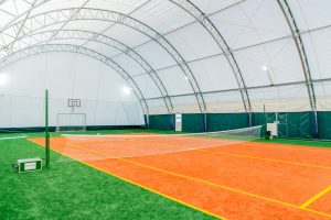 Hale sportowe jako inwestycja społeczna i biznesowa – podwójna korzyść
